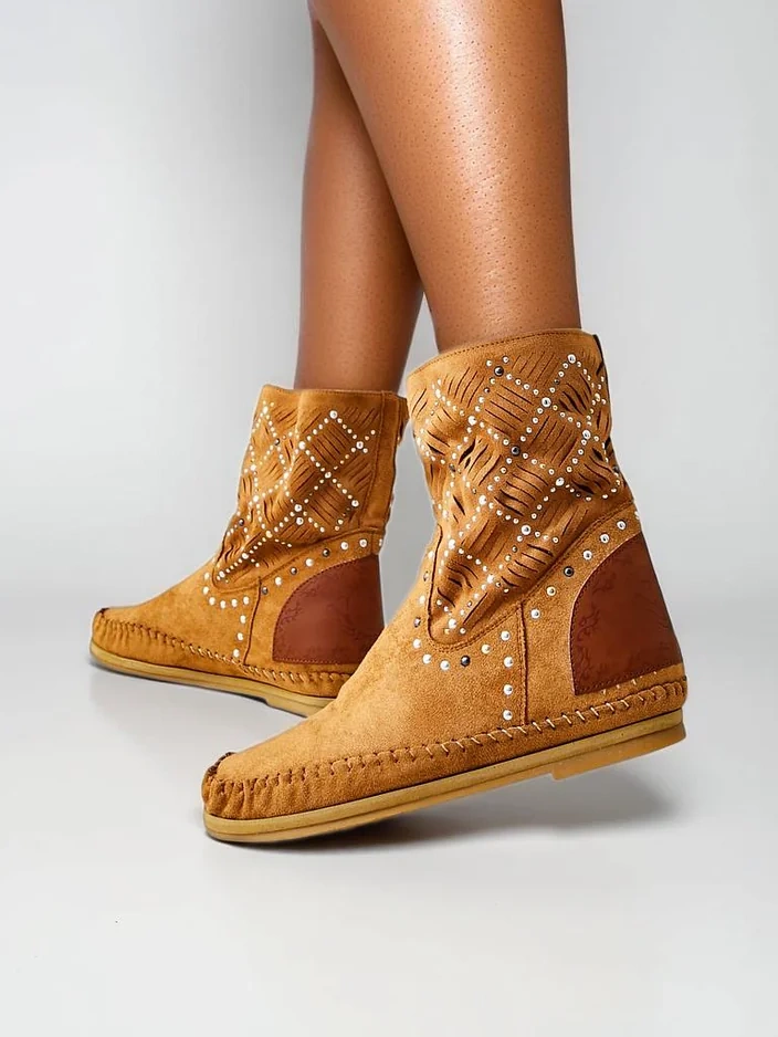 Royalfashion Damen-Stiefeletten mit niedrigem Keil und Nieten im indischen Stil