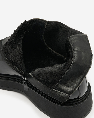 Royalfashion Schwarze Damenstiefel mit flachem Absatz und Zirkonen Winuma