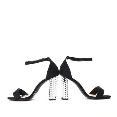 Czarne sandałki na słupku- Obuwie