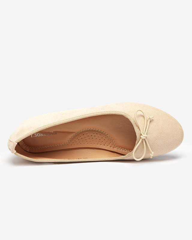 Ballerinas aus Öko-Wildleder in Beige mit Viassi-Schleife. Schuhe