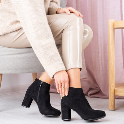 Schwarze Stiefeletten an einem höheren Pfosten Soleah - Footwear