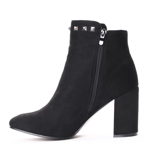 Czarne botki z ćwiekami - Obuwie