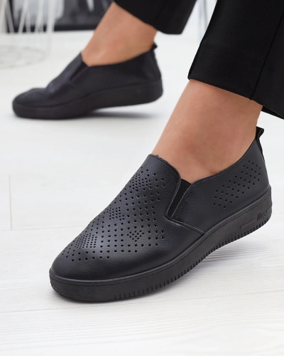 Durchbrochene Damen-Tennisschuhe mit flacher Sohle Alaga - Schuhe