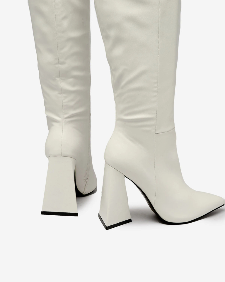 Royalfashion Weiße Damenstiefel mit dreifachem Absatz Lebrabi