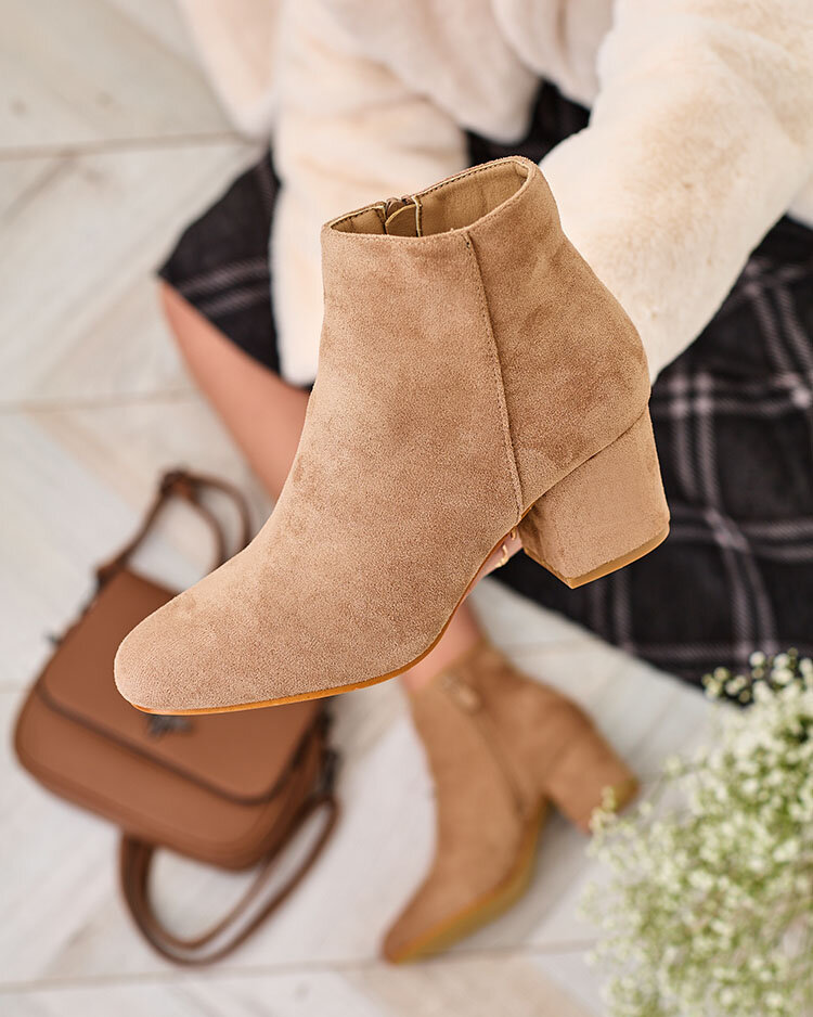 Royalfashion Hellbraune Damenstiefel mit niedrigem Stiletto Referra