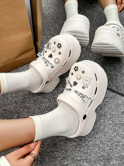 Royalfashion Damen Gummisandalen mit Dekorationen Dellos