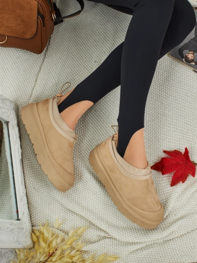 Kurze Damenstiefel a'la Schneestiefel Velisee