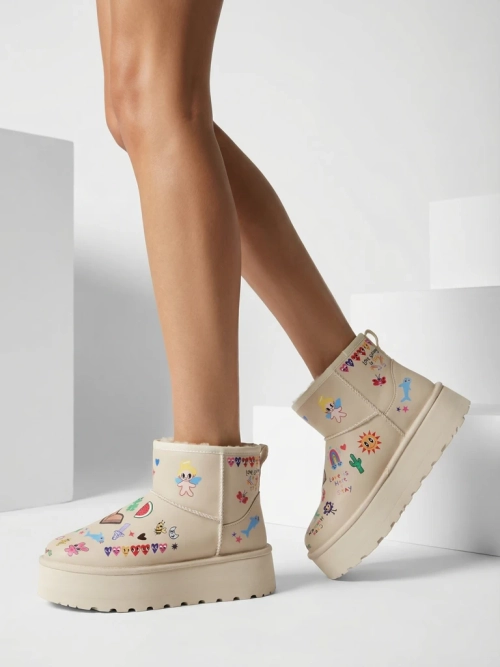 Короткі жіночі сніжні чоботи Royalfashion зі стікерами Hanaga