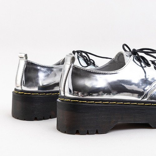 Срібні жіночі лаковані напівчеревики Belita