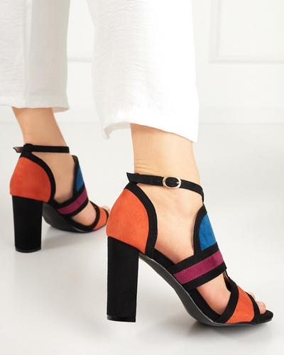 OUTLET Bunte Damensandalen auf dem Post von Buskiri-Footwear