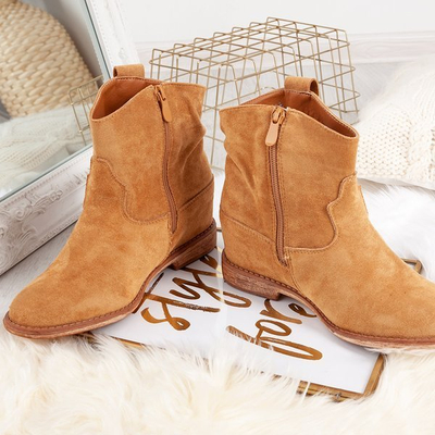 Kamelfarbene Cowboystiefel auf Plattformen Brunoki - Schuhe