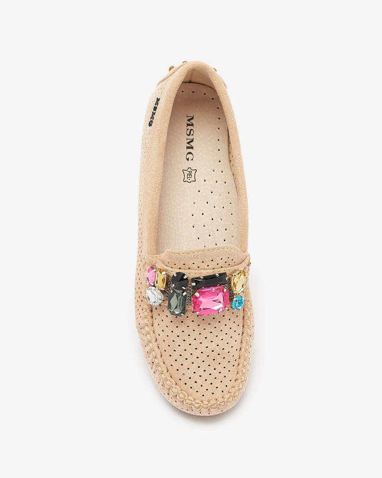 Hellbraune durchbrochene Damen Mokassins mit bunter Dekoration Aqitic - Schuhe