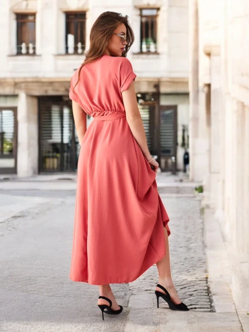 Royalfashion Жіноча міді-сукня з об'ємним вирізом, короткими рукавами та поясом