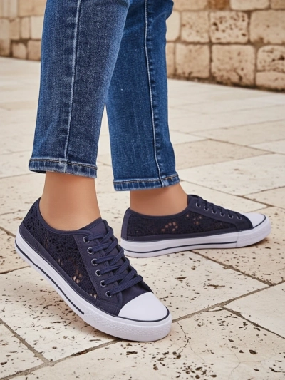 Damen Callista marineblaue Ajour-Sneaker mit flacher Sohle