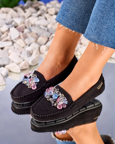 Royalfashion Durchbrochene schwarze Damenmokassins mit dekorativen Kristallen Cizzas