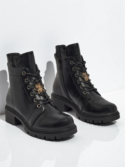 Geschnürte Damenstiefeletten Veltih aus Öko-Leder