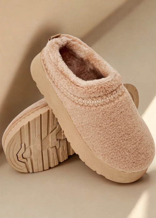 Короткі жіночі снігоступи рояльної моди à la Esel