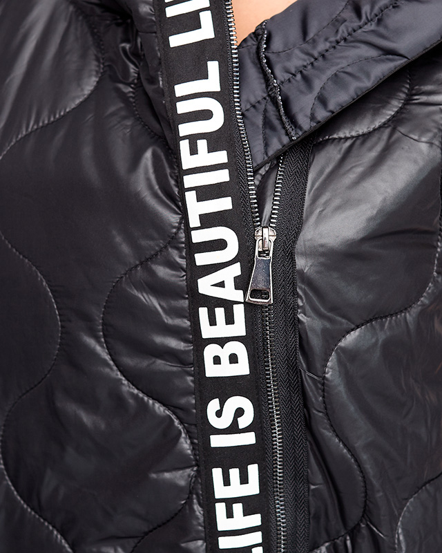 Schwarze lange Steppweste mit Aufschriften - Kleidung