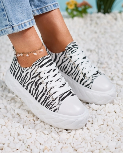 Royalfashion Schwarz-weiße Damen-Plateau-Sneakers Atredika