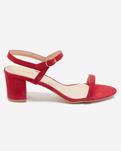 Rote Usopi Damensandalen auf einem Pfosten - Schuhe