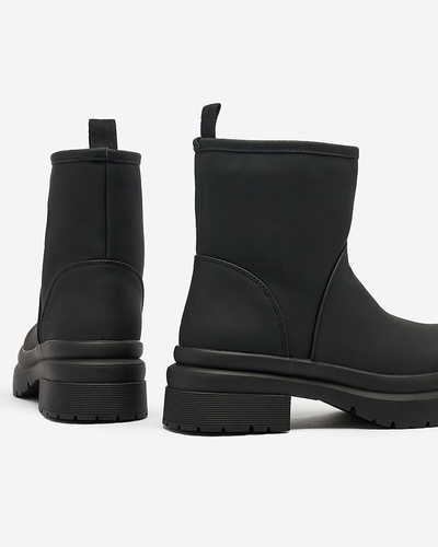 Royalfashion Schwarze matte Damenstiefel mit dickerer Sohle Holeopi