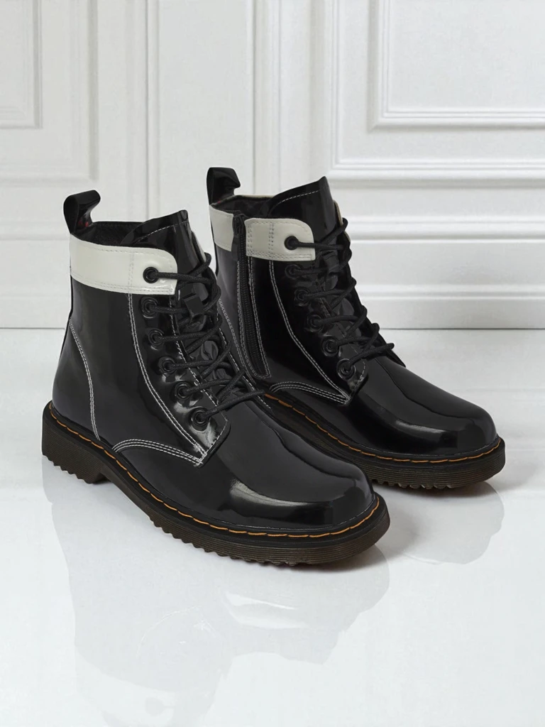 Damen Stiefeletten Perseida Nero aus ökologischem Lackleder, zum Schnüren