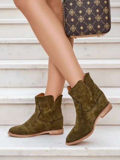 Royalfashion Cowboy-Style Ankle Boots auf einem überdachten Keilabsatz Blueston
