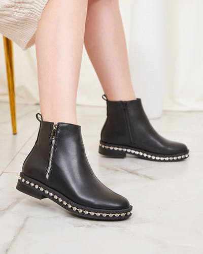 Royalfashion Schwarze Damenstiefel mit flachem Absatz und Zirkonen Wiskuni