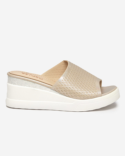 Durchbrochene Keilpantoffeln für Damen in Gold mit Neritas aus Brokat - Schuhe