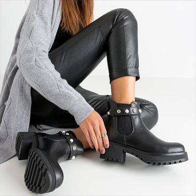 Schwarze Stiefel mit Kalkar-Verzierungen - Schuhe