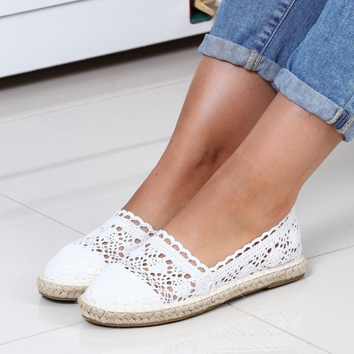 Białe, koronkowe espadryle- Obuwie