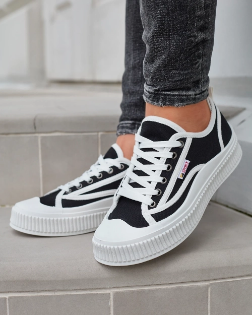 Чорні жіночі кросівки Scola-Shoes