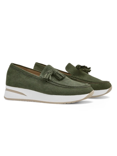 Aurelia Verde – Grüne Damen Mokassins aus Eco-Wildleder mit 4 cm Keilabsatz