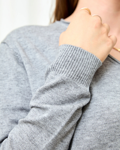 Royalfashion Grauer Damenpullover mit Herzausschnitt