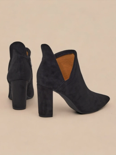 Schwarze Stiefel mit Schnitt von Alania - Schuhe