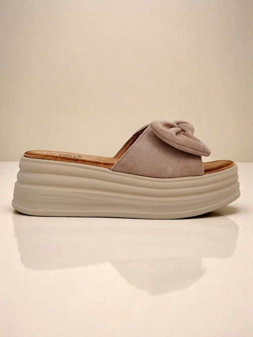 Royalfashion Жіночі шльопанці на платформі Givan