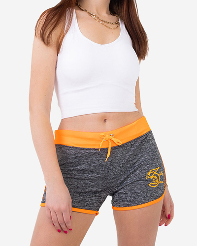 Grau-orangefarbene Shorts mit Aufnäher - Kleidung