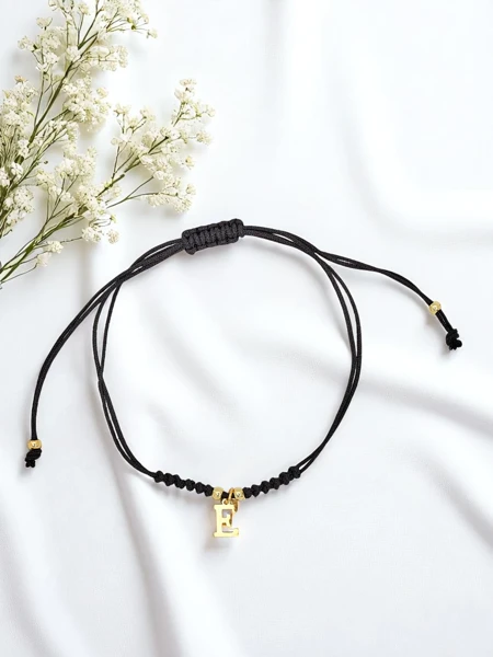 Damenarmband mit dem Buchstaben E