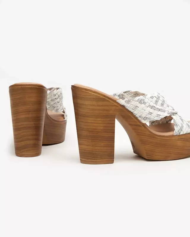 OUTLET Weiße Damenhausschuhe auf hohem Pfosten Kotinso - Schuhe