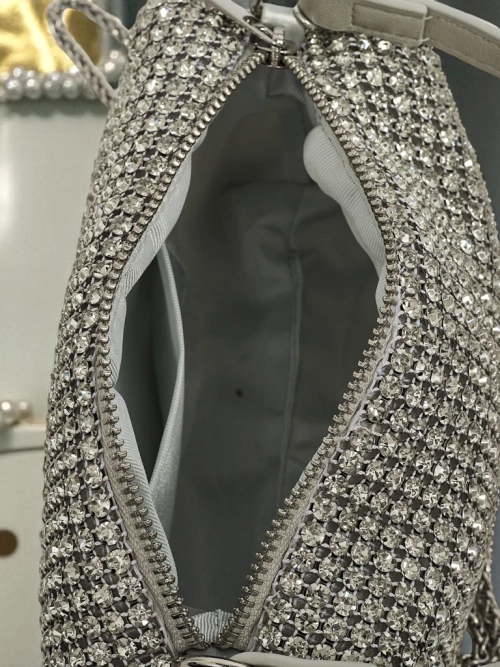 Кокетлива жіноча сумочка з цирконами Luniva