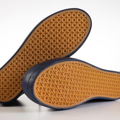 Dunkelblaue Damenbrogues auf einem Indoor-Keilabsatz mit goldenen Reißverschlüssen Leonita - Footwear