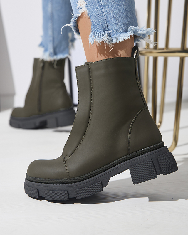 Isolierte dunkelgrüne hohe Damenstiefel Slovys- Footwear