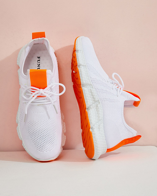 Білі жіночі кросівки з помаранчевими вставками Baym