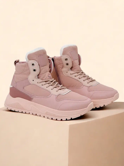 Royalfashion Isolierte Damensneaker mit Fell Retodaf