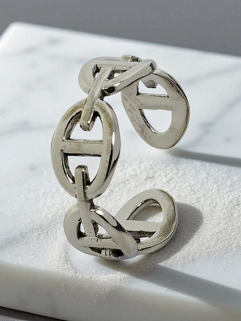 Dolce Vita Armreif-Armband mit dekorativen Charms