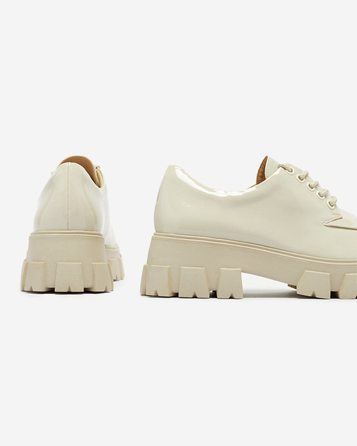 Бежеві жіночі туфлі на рельєфній підошві Ginara