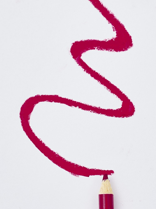 Олівець для губ із точилкою у відтінку Stunna Red