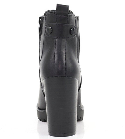 Czarne botki na słupku - Obuwie