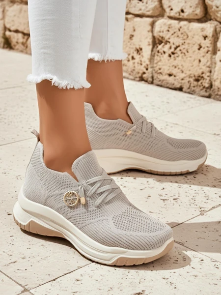 Damen-Sneaker Royalfashion Selene – bequeme weiße Schuhe mit flacher Sohle