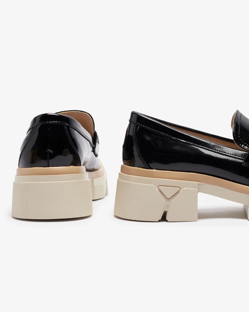 Чорні жіночі мокасини з лакованої шкіри Sepop- Footwear